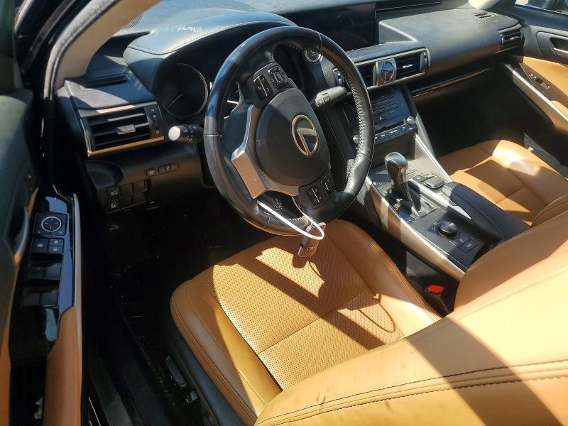 2018 LEXUS IS 300 — Фото 8 из 12