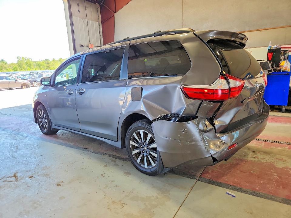 2018 TOYOTA SIENNA LE — Фото 2 из 13