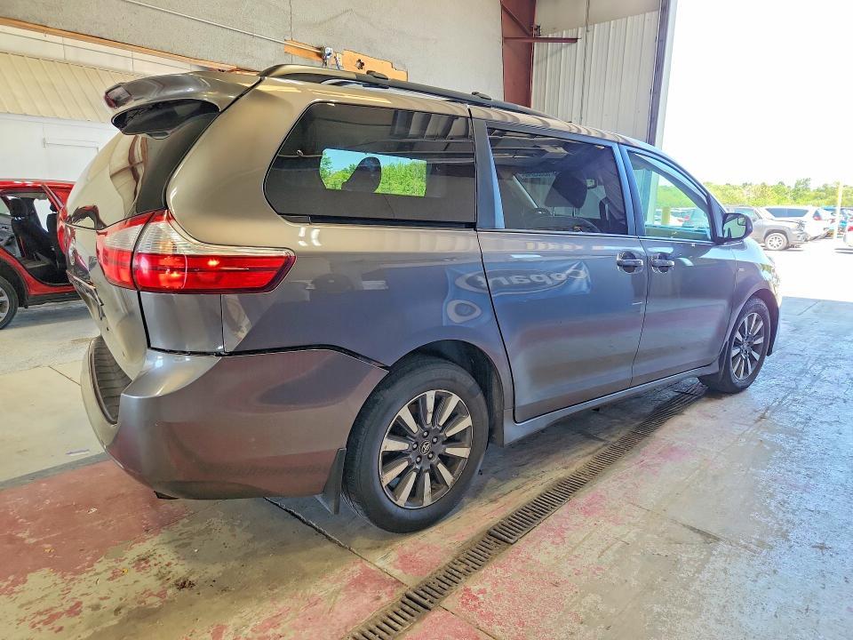 2018 TOYOTA SIENNA LE — Фото 3 из 13