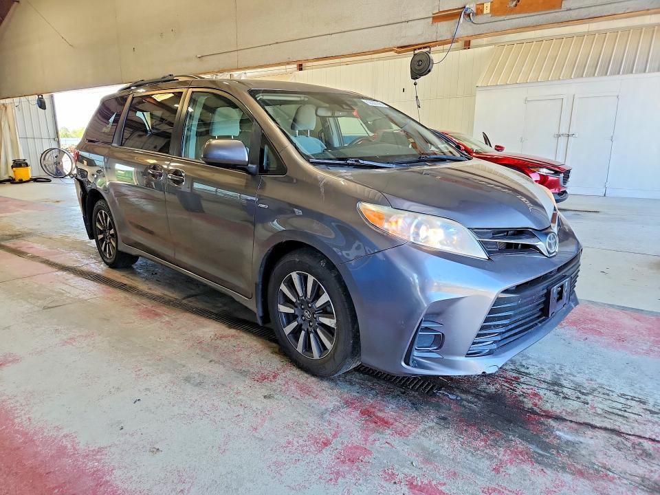 2018 TOYOTA SIENNA LE — Фото 4 из 13