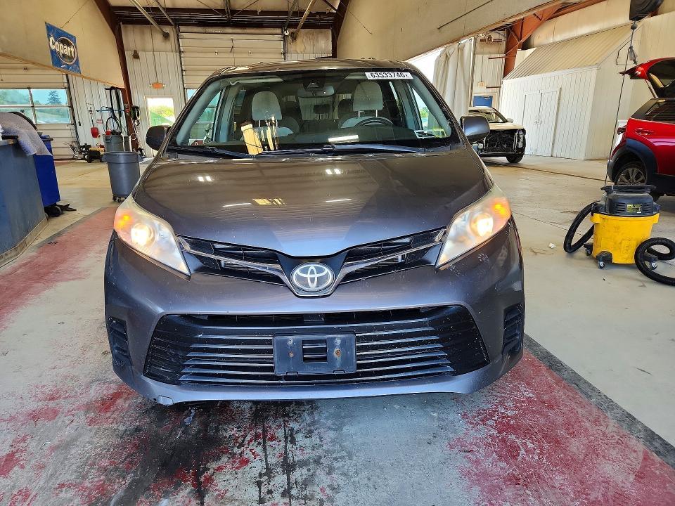 2018 TOYOTA SIENNA LE — Фото 5 из 13
