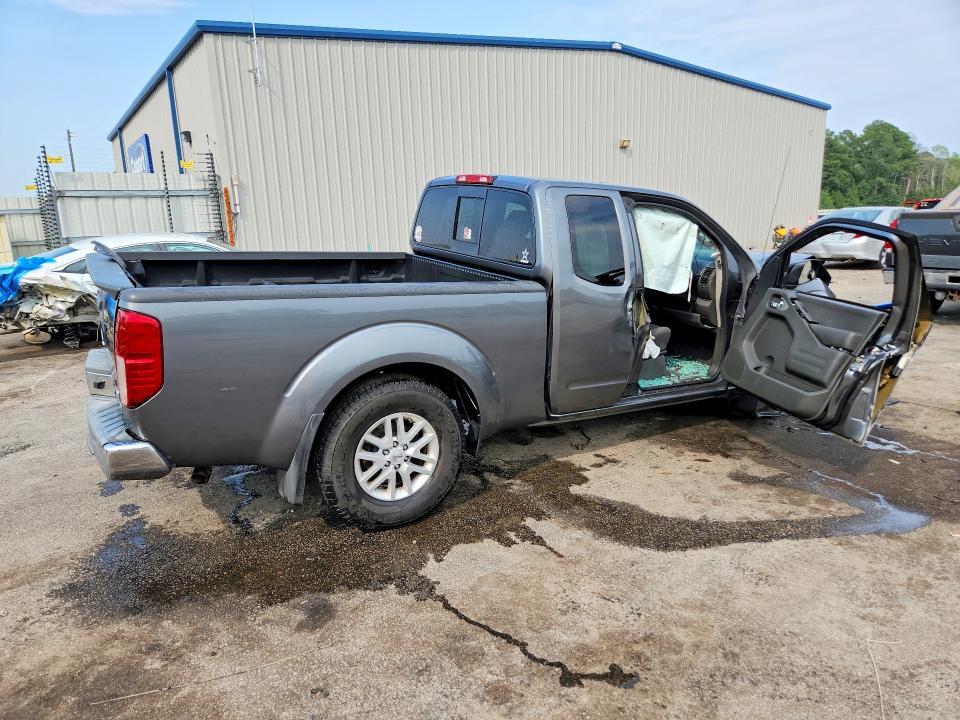 2017 NISSAN FRONTIER SV V6 — Фото 3 из 12