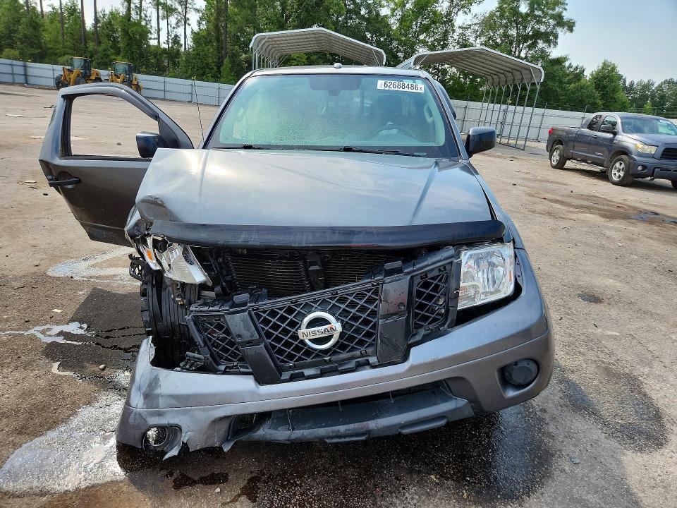 2017 NISSAN FRONTIER SV V6 — Фото 5 из 12