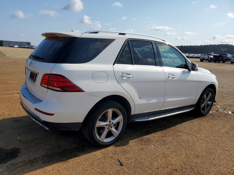 2017 MERCEDES-BENZ GLE 350 — Фото 3 из 12