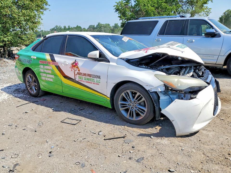2016 TOYOTA CAMRY SE — Фото 4 из 13