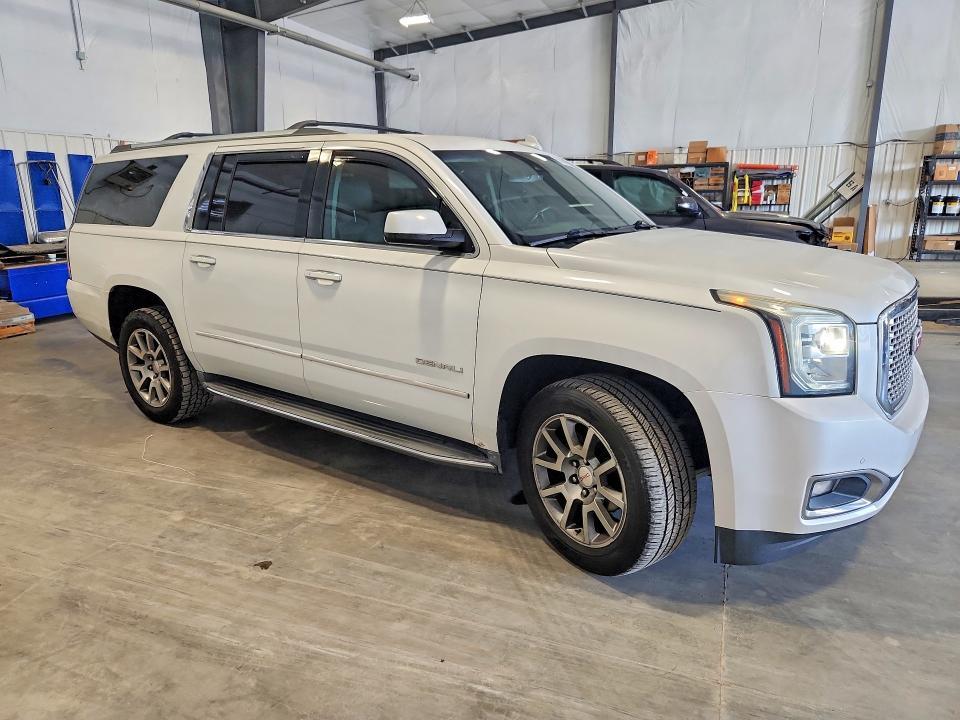 2016 GMC YUKON XL DENALI — Фото 4 из 13