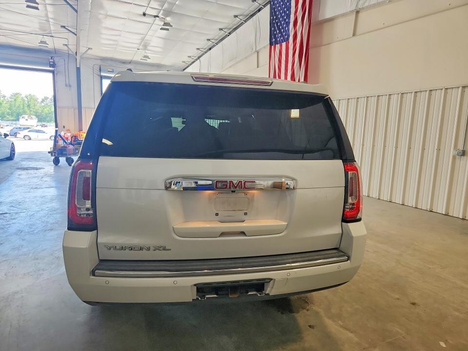 2016 GMC YUKON XL DENALI — Фото 6 из 13