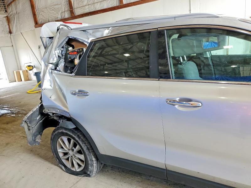 2016 KIA SORENTO LX — Фото 11 из 13