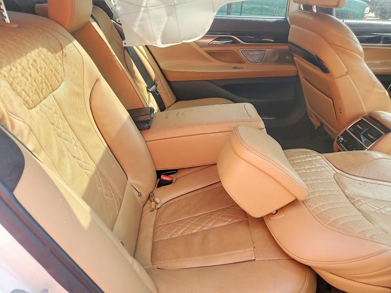 2016 BMW 750 I — Фото 10 из 12