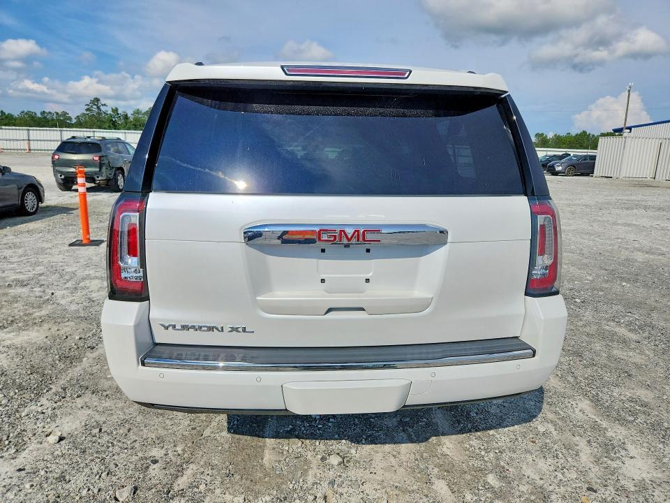 2016 GMC YUKON XL DENALI — Фото 6 из 14