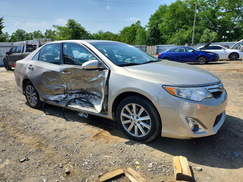 2014 TOYOTA CAMRY XLE — Фото 4 из 12