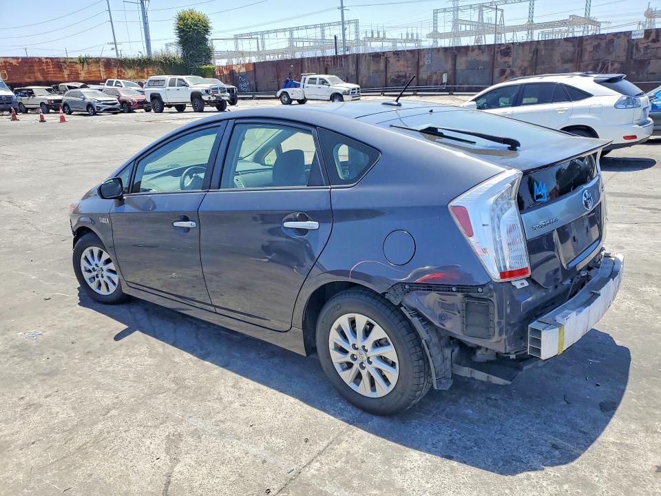 JTDKN3DP8E3050413 2014 TOYOTA PRIUS PLUG-IN HYBRID photo no. 2