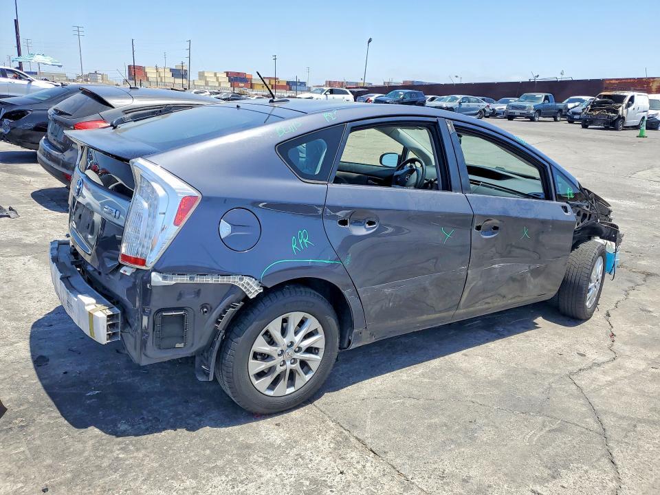 JTDKN3DP8E3050413 2014 TOYOTA PRIUS PLUG-IN HYBRID photo no. 3