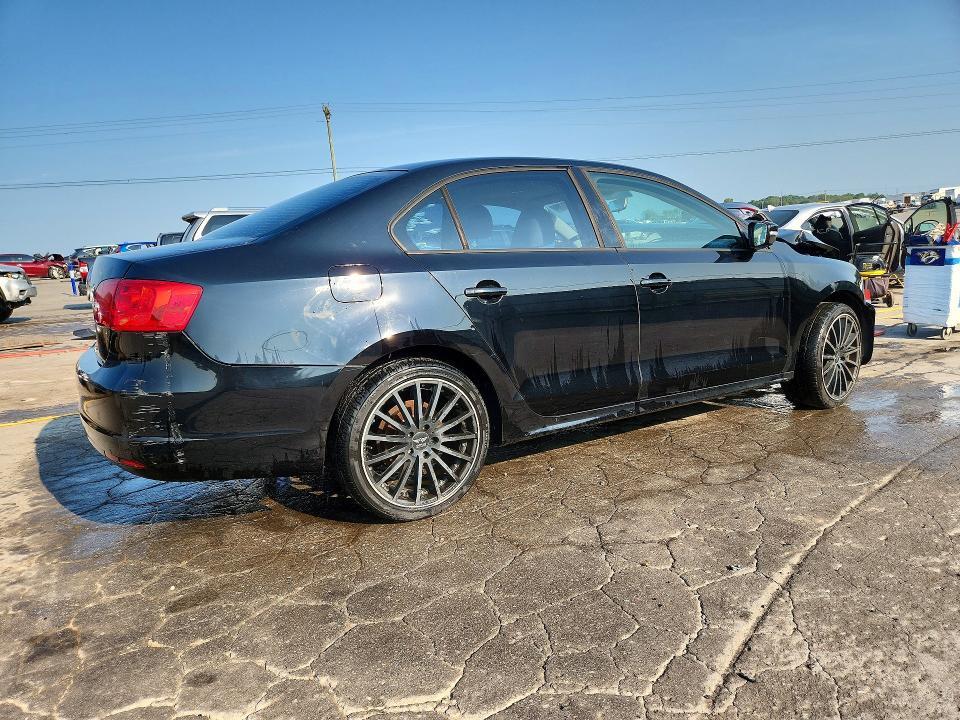 2012 VOLKSWAGEN JETTA SE — Фото 3 из 13