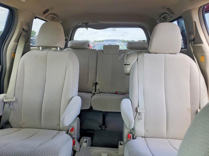 2012 TOYOTA SIENNA LE — Фото 10 из 13
