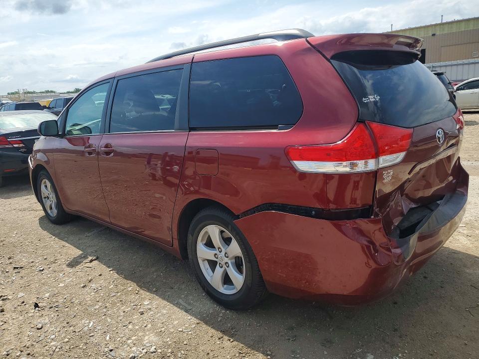 2012 TOYOTA SIENNA LE — Фото 2 из 13