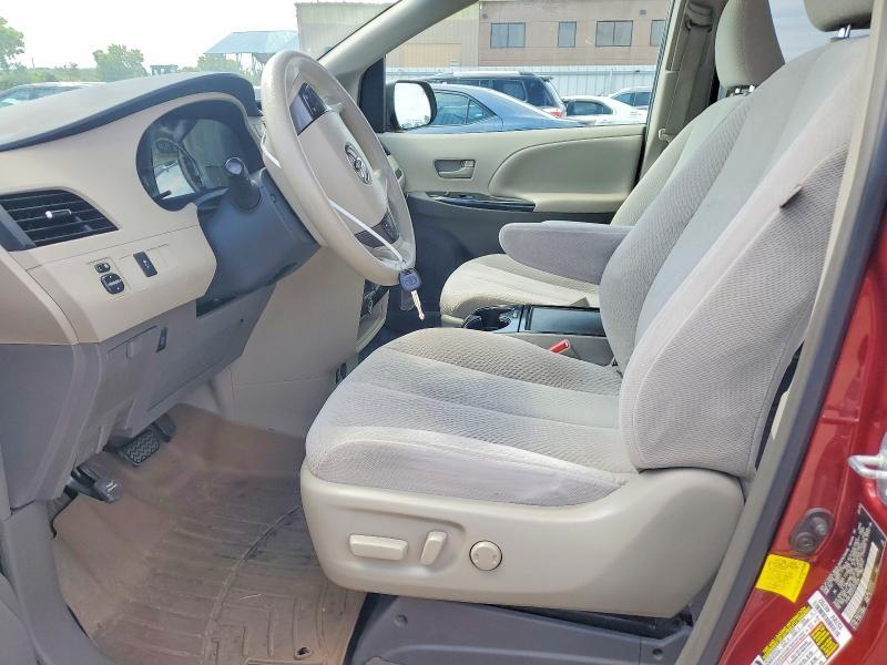 2012 TOYOTA SIENNA LE — Фото 7 из 13