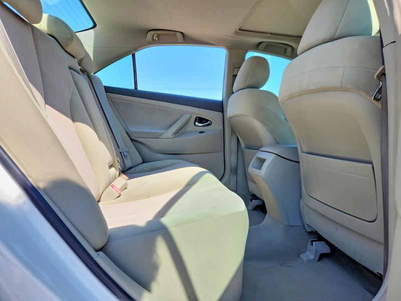 2010 TOYOTA CAMRY LE — Фото 10 из 13