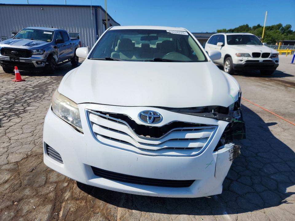 2010 TOYOTA CAMRY LE — Фото 5 из 13