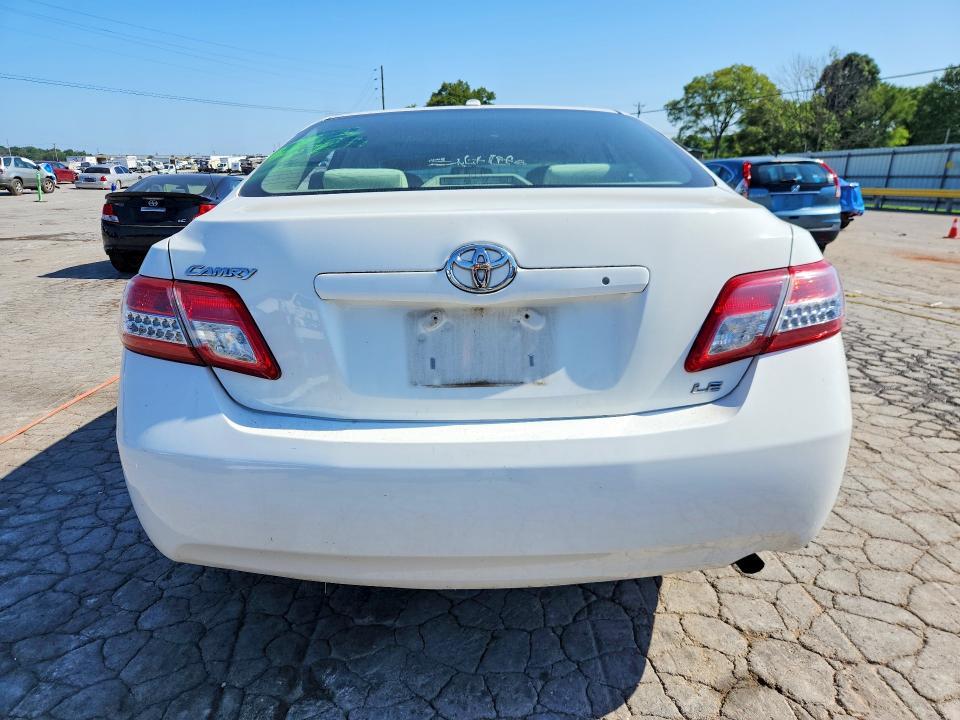 2010 TOYOTA CAMRY LE — Фото 6 из 13