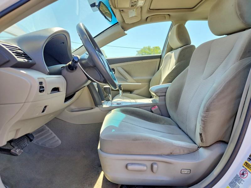 2010 TOYOTA CAMRY LE — Фото 7 из 13