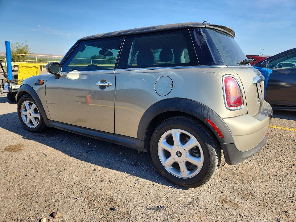 WMWMF33579TW78309 2009 MINI COOPER photo no. 2