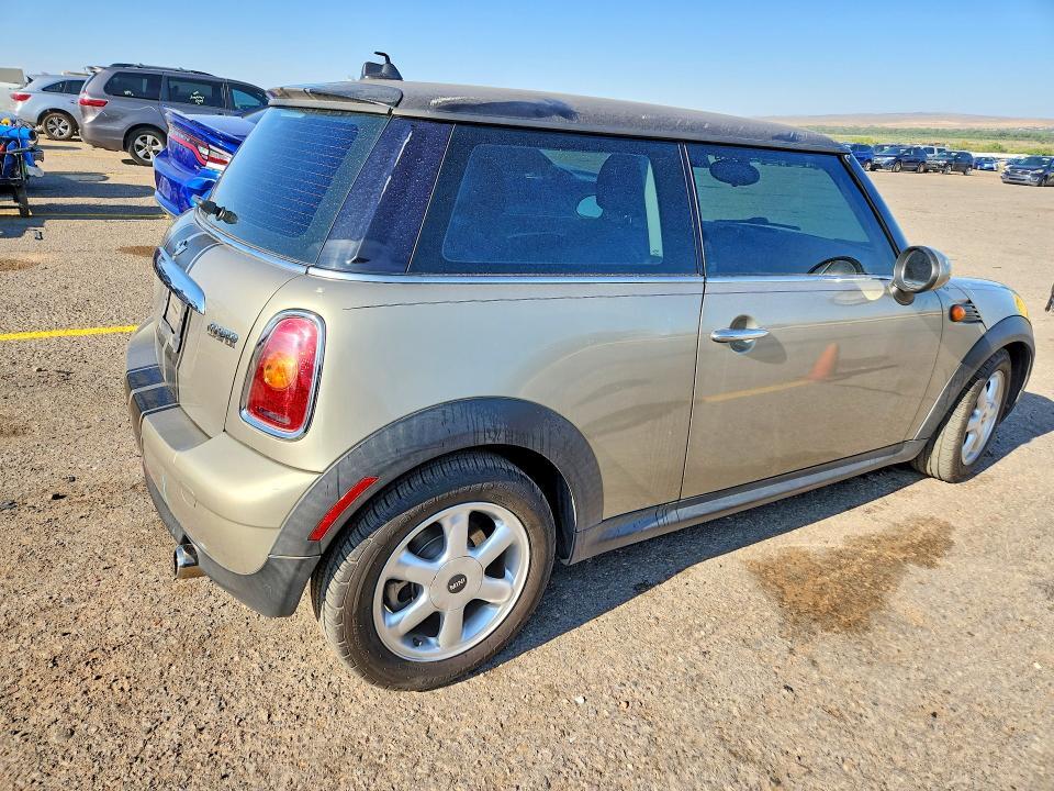 WMWMF33579TW78309 2009 MINI COOPER photo no. 3