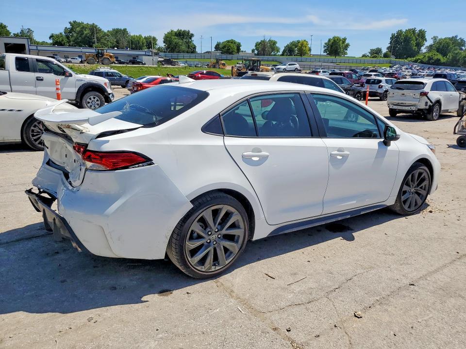 2025 TOYOTA COROLLA SE — Фото 3 из 12