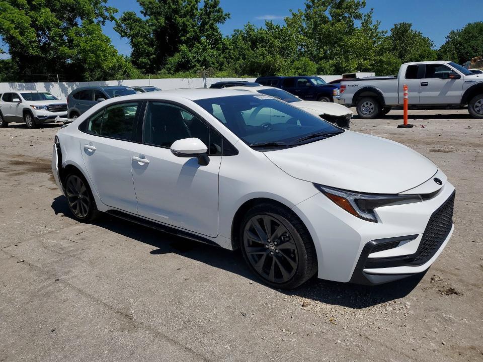 2025 TOYOTA COROLLA SE — Фото 4 из 12