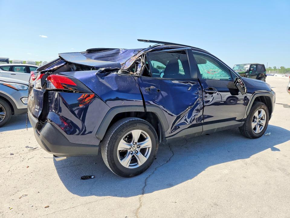 2022 TOYOTA RAV4 XLE — Фото 3 из 13