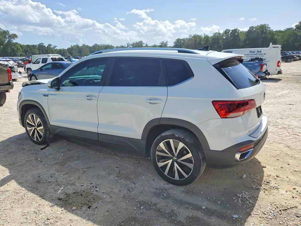 2022 VOLKSWAGEN TAOS SE — Фото 2 из 13