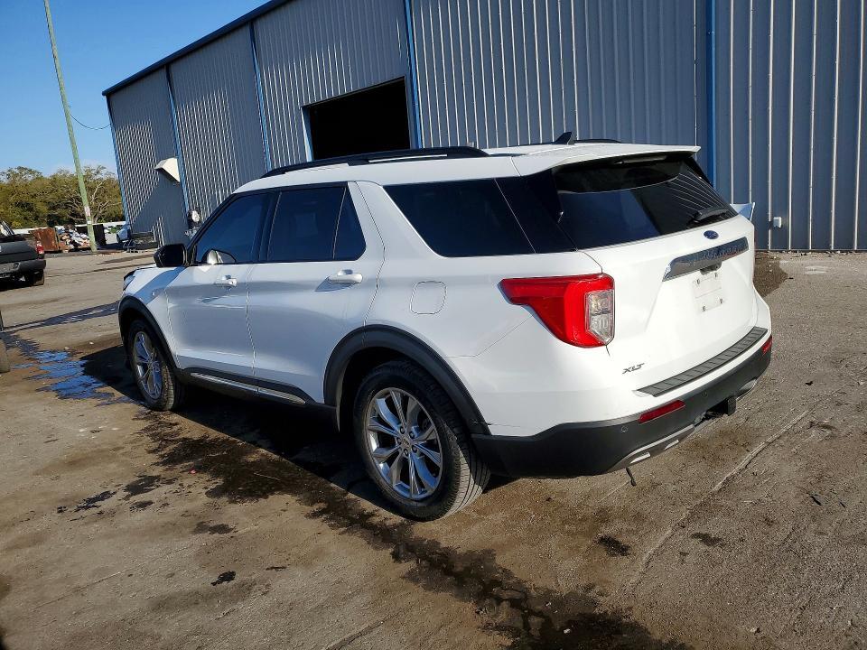 2021 FORD EXPLORER XLT — Фото 2 из 13