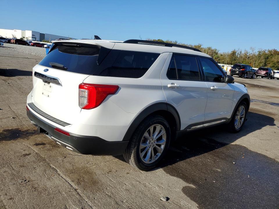2021 FORD EXPLORER XLT — Фото 3 из 13