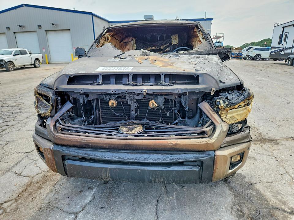 2020 TOYOTA TUNDRA DOUBLE CAB LIMITED — Фото 5 из 11