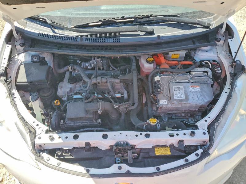2013 TOYOTA PRIUS C FOUR — Фото 11 из 12