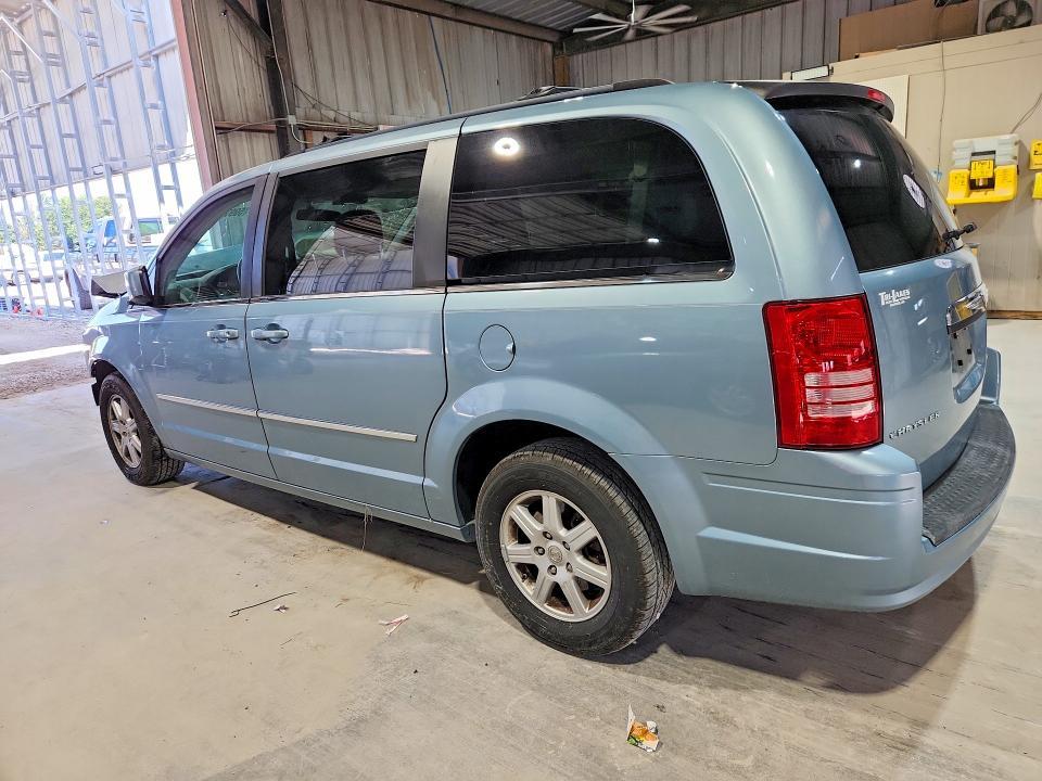 2010 CHRYSLER TOWN & COUNTRY — Фото 2 из 13