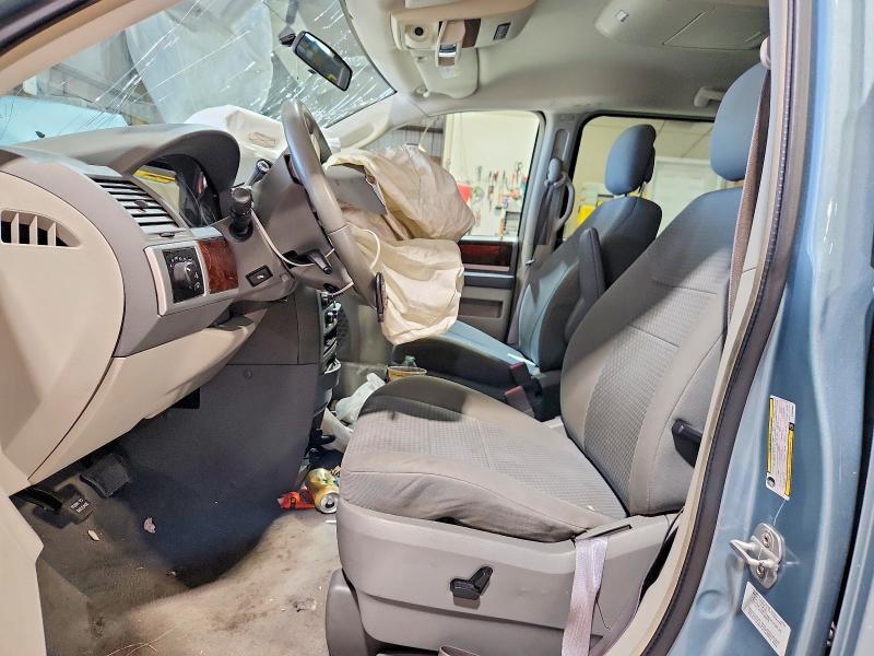 2010 CHRYSLER TOWN & COUNTRY — Фото 7 из 13