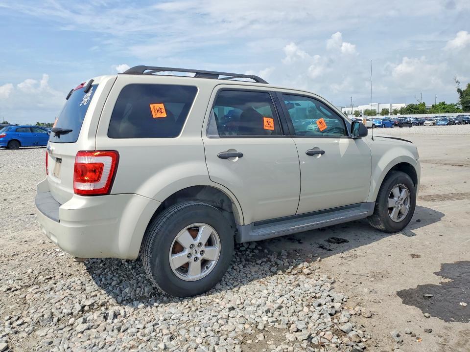 1FMCU03799KA36664 2009 FORD ESCAPE photo no. 3