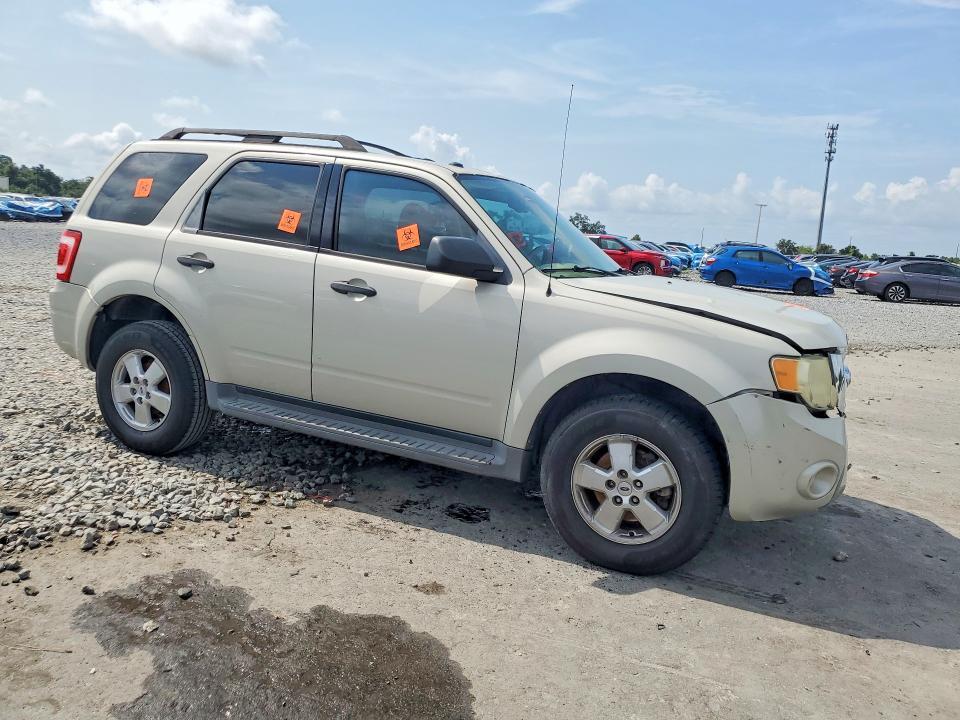 1FMCU03799KA36664 2009 FORD ESCAPE photo no. 4