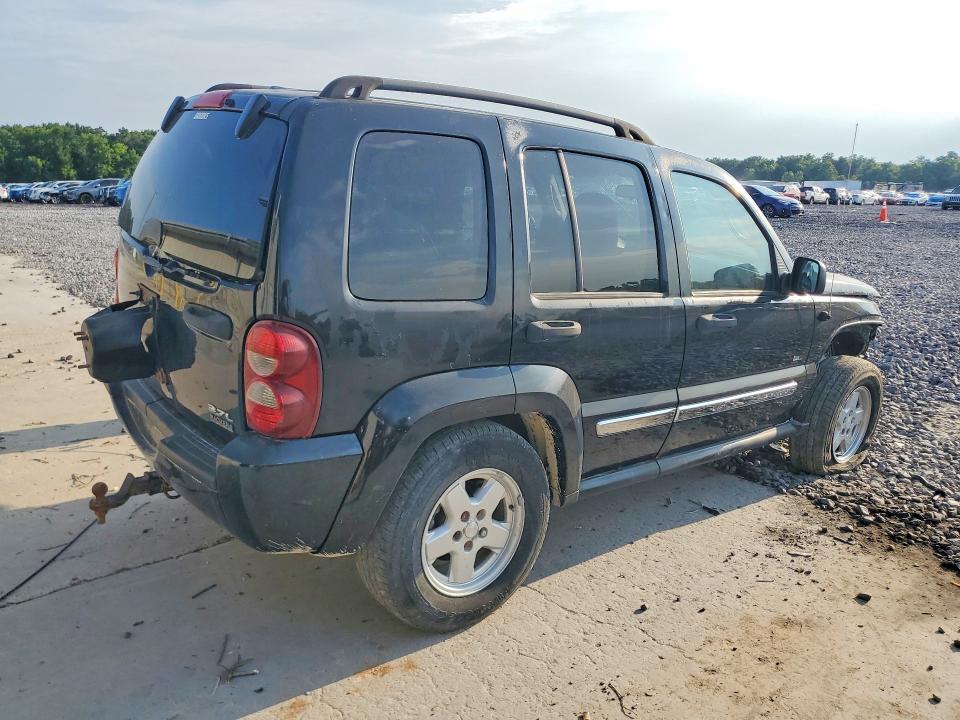 2006 JEEP LIBERTY SPORT — Фото 3 из 13