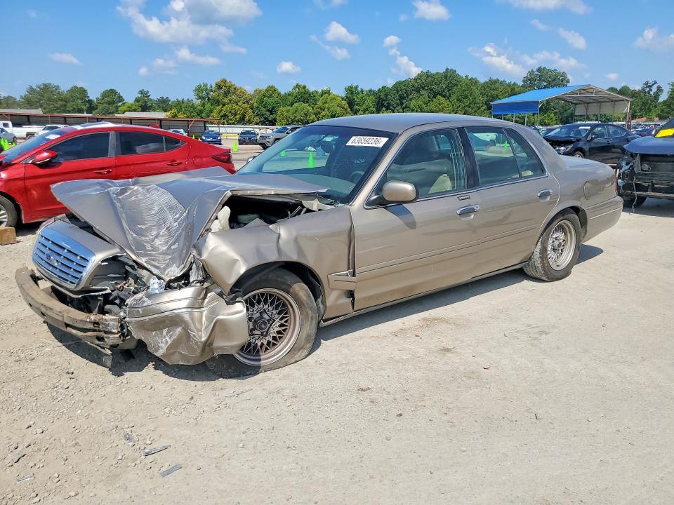 2001 FORD CROWN VICTORIA 2FAFP74W61X106474