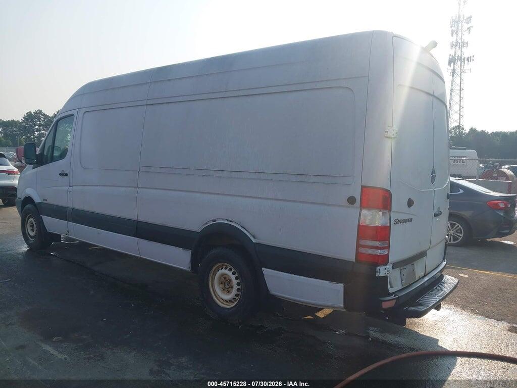 WDYPE8CC1A5452519 2010 FREIGHTLINER SPRINTER 2500 photo no. 3