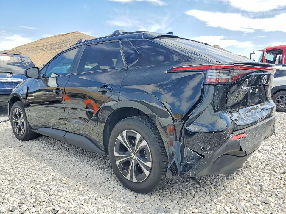 2024 TOYOTA BZ4X XLE — Фото 2 из 13