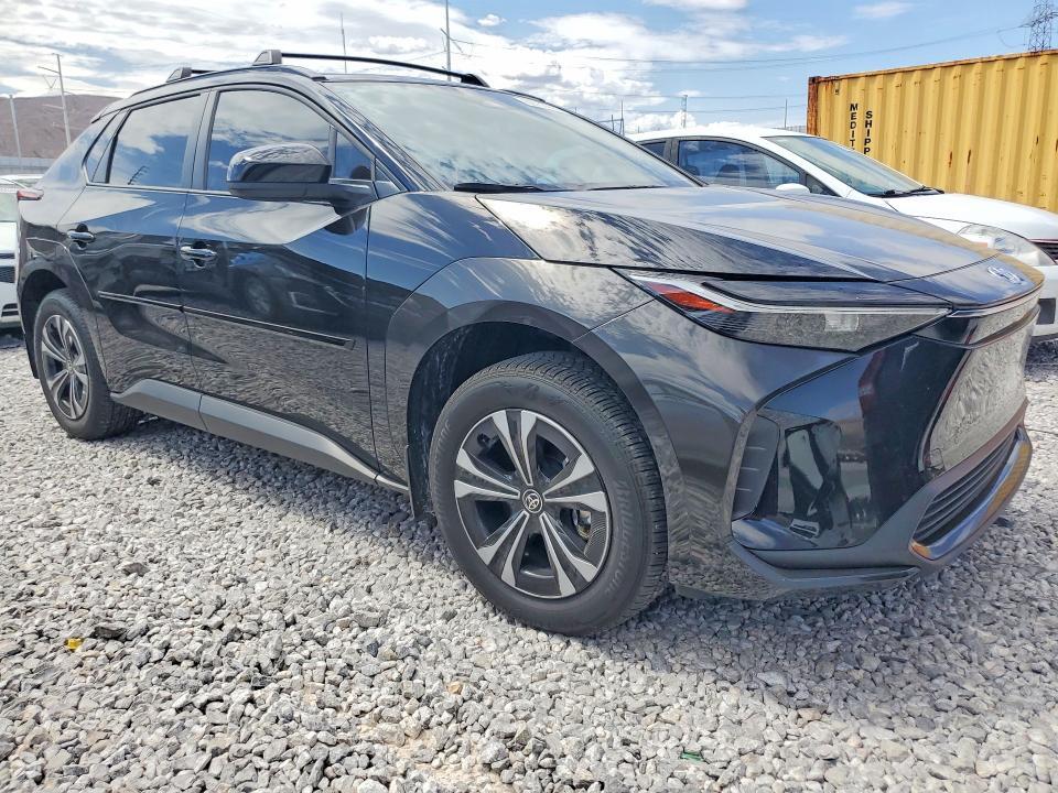 2024 TOYOTA BZ4X XLE — Фото 4 из 13