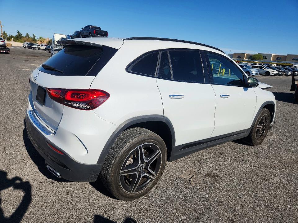 2022 MERCEDES-BENZ GLA 250 — Фото 3 из 12