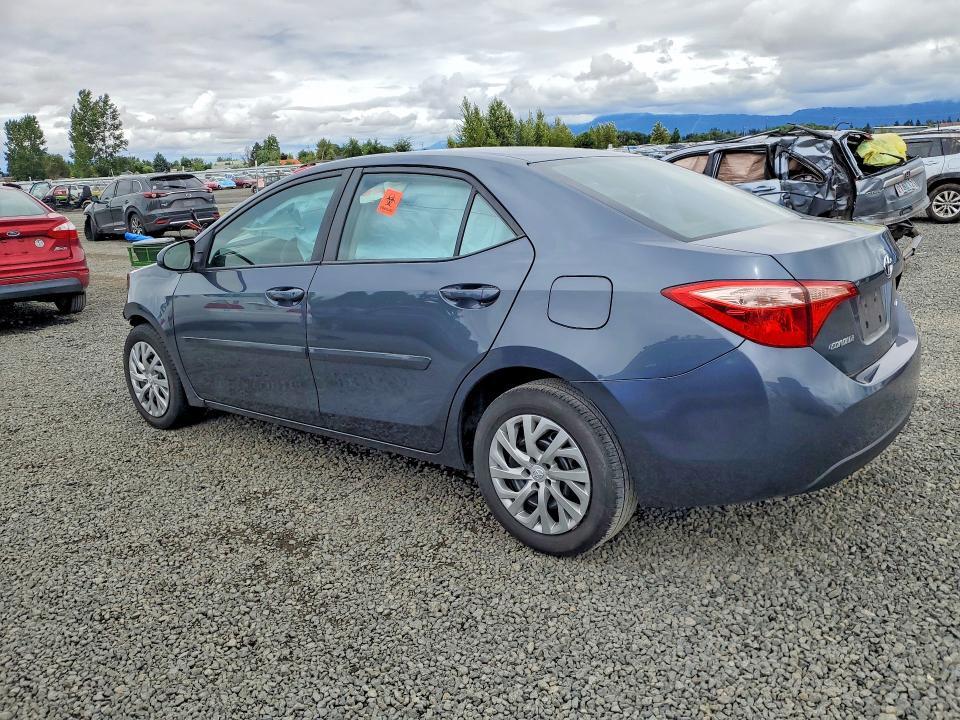 2T1BURHE2JC005600 2018 TOYOTA COROLLA photo no. 2