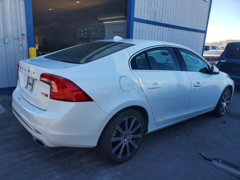 2018 VOLVO S60 INSCRIPTION — Фото 3 из 12
