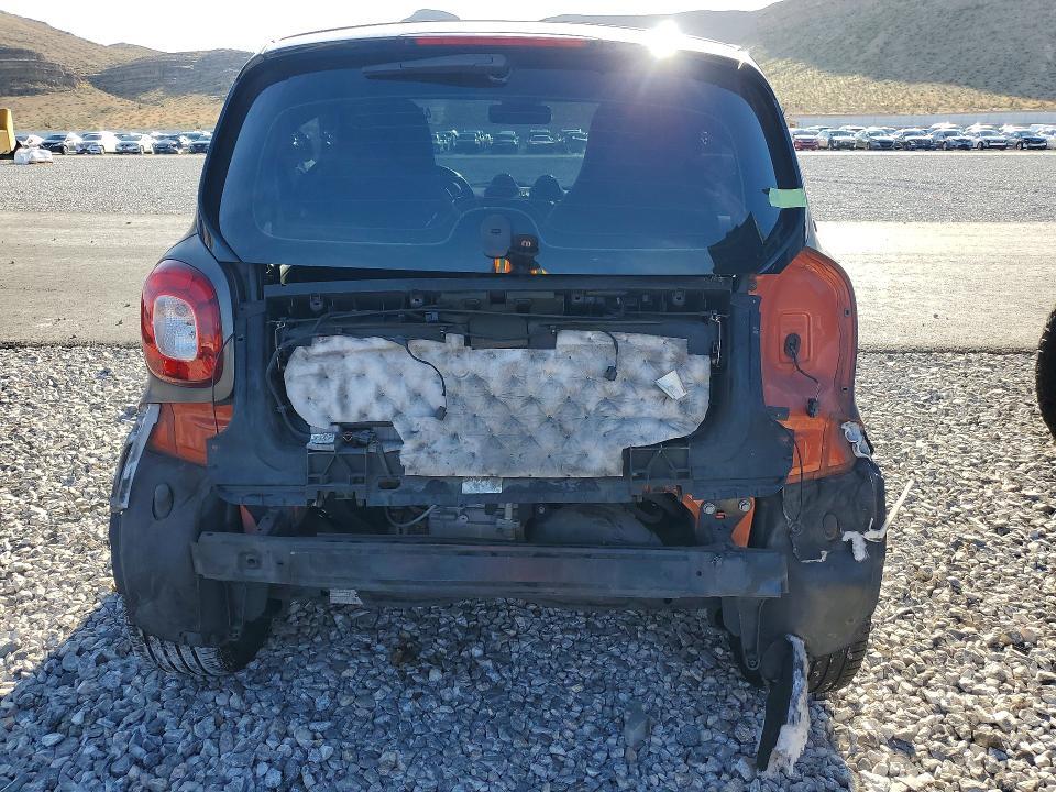 2017 SMART FORTWO — Фото 6 из 13