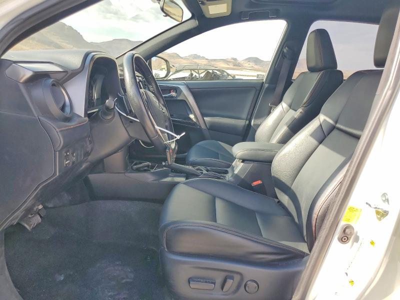 2016 TOYOTA RAV4 SE — Фото 7 из 13