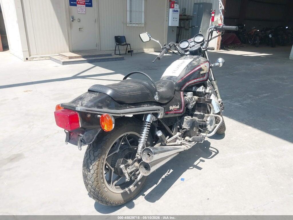 JH2RC0126CM007084 1982 HONDA CB750 photo no. 4